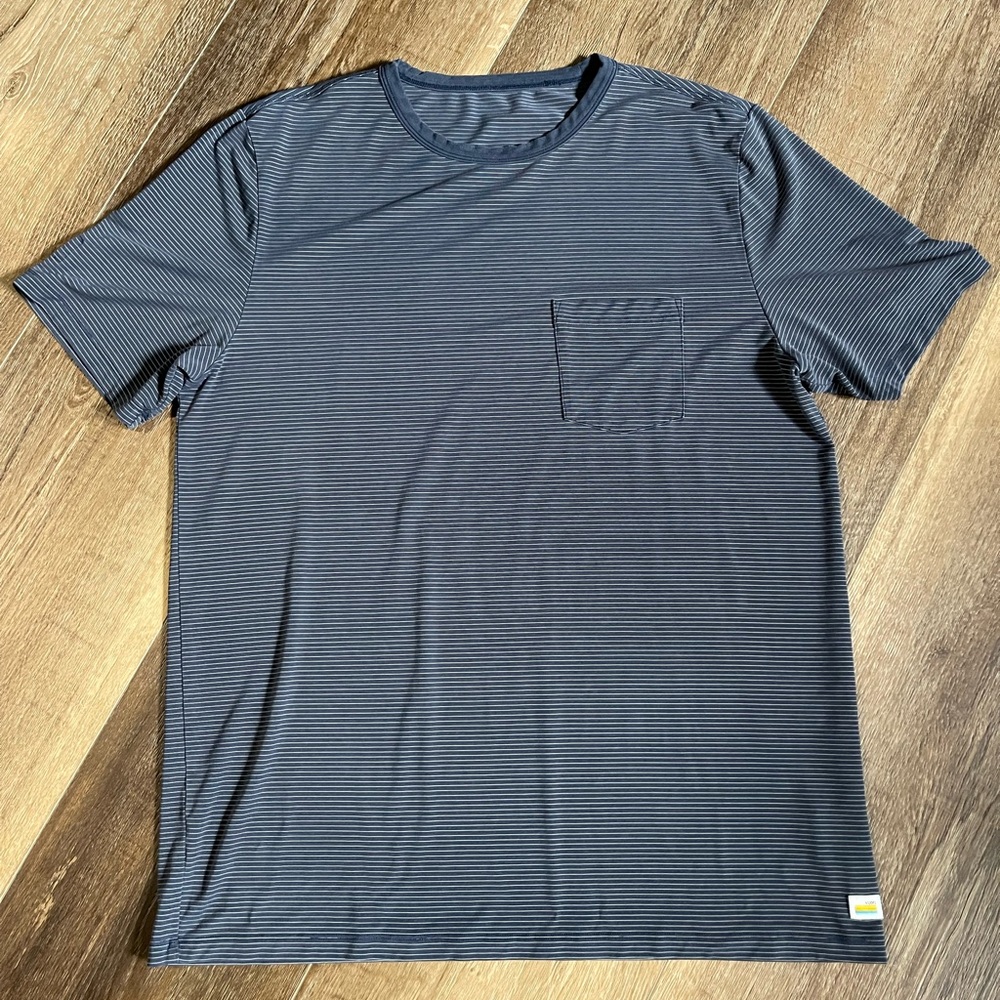 Vuori Men’s Linear Performance Active Pocket T shirt